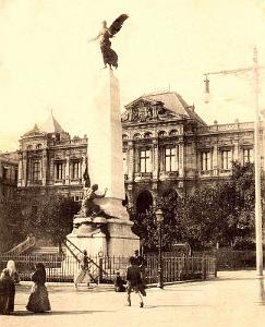 PA i- 48- Place d'armes animee